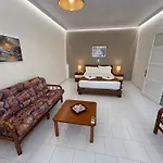 Dolphin Apt & Studios -Near The Beach