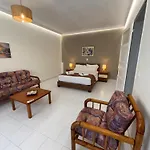 Dolphin Apt & Studios -Near The Beach