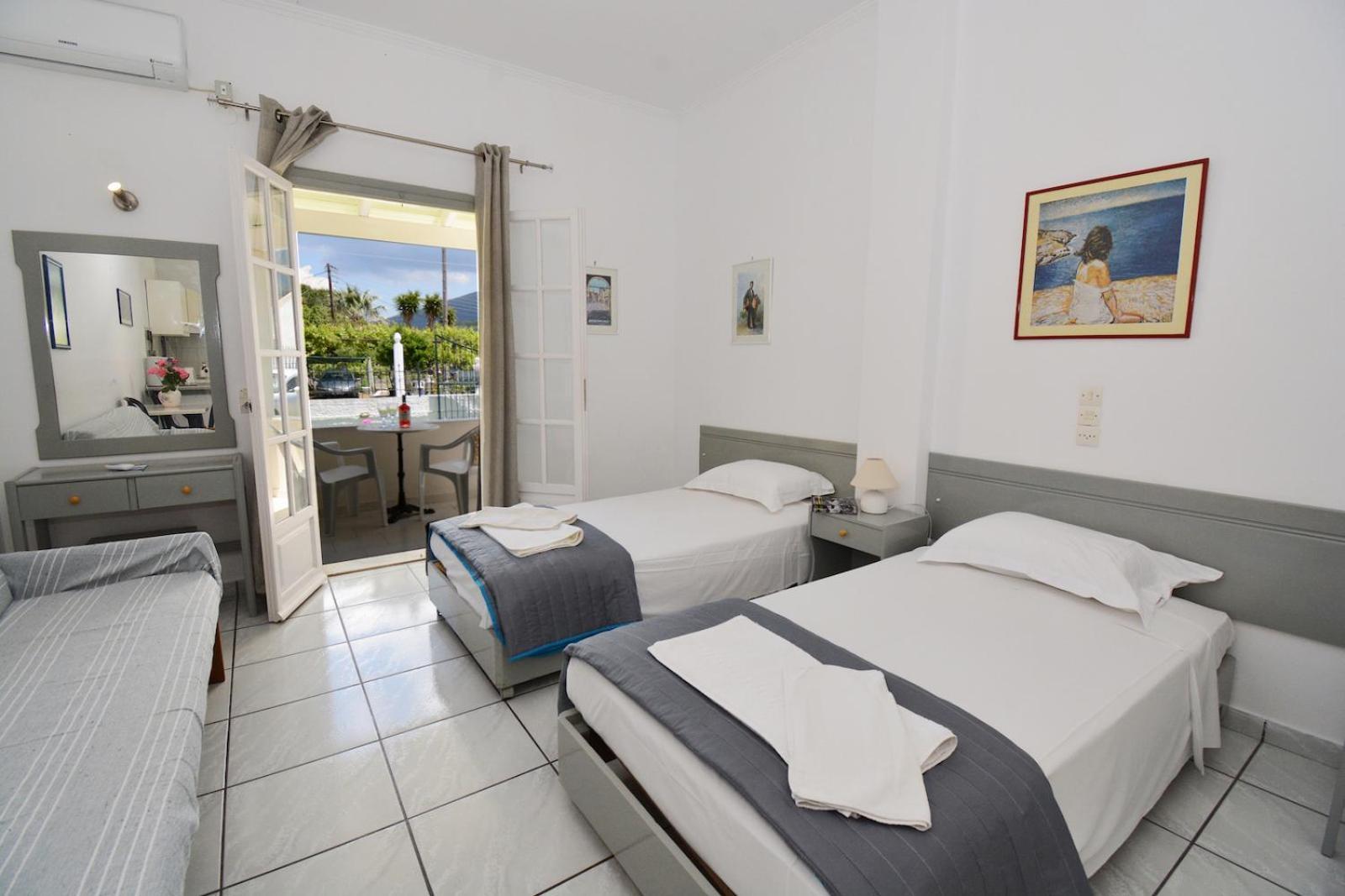 Dolphin Apt & Studios -Near The Beach Appartamento Roda (Corfu)