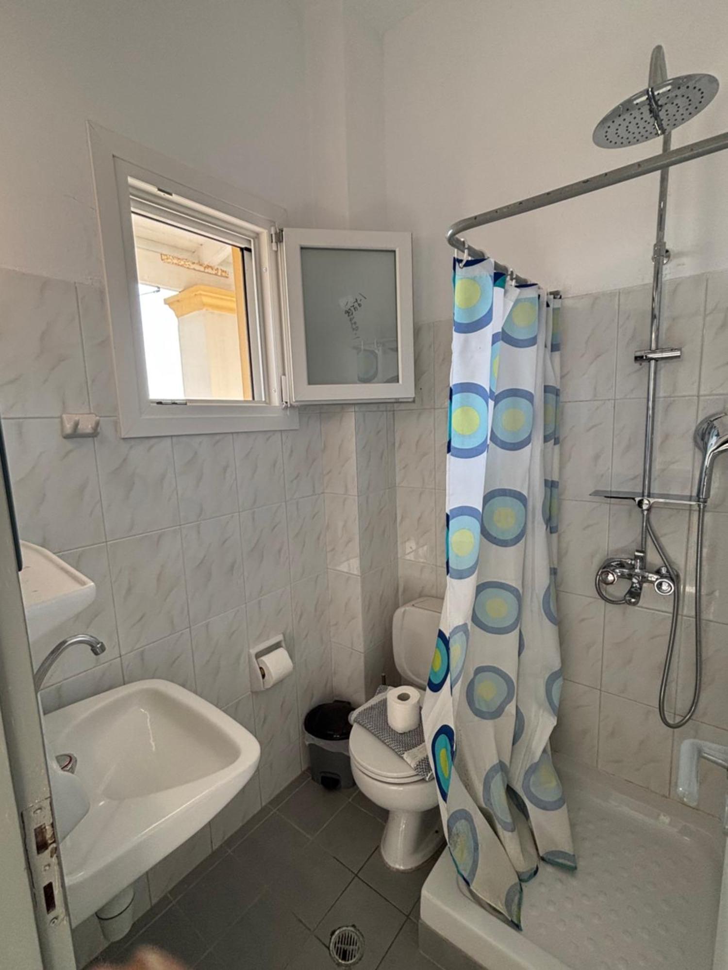 Dolphin Apt & Studios -Near The Beach Roda (Corfu)