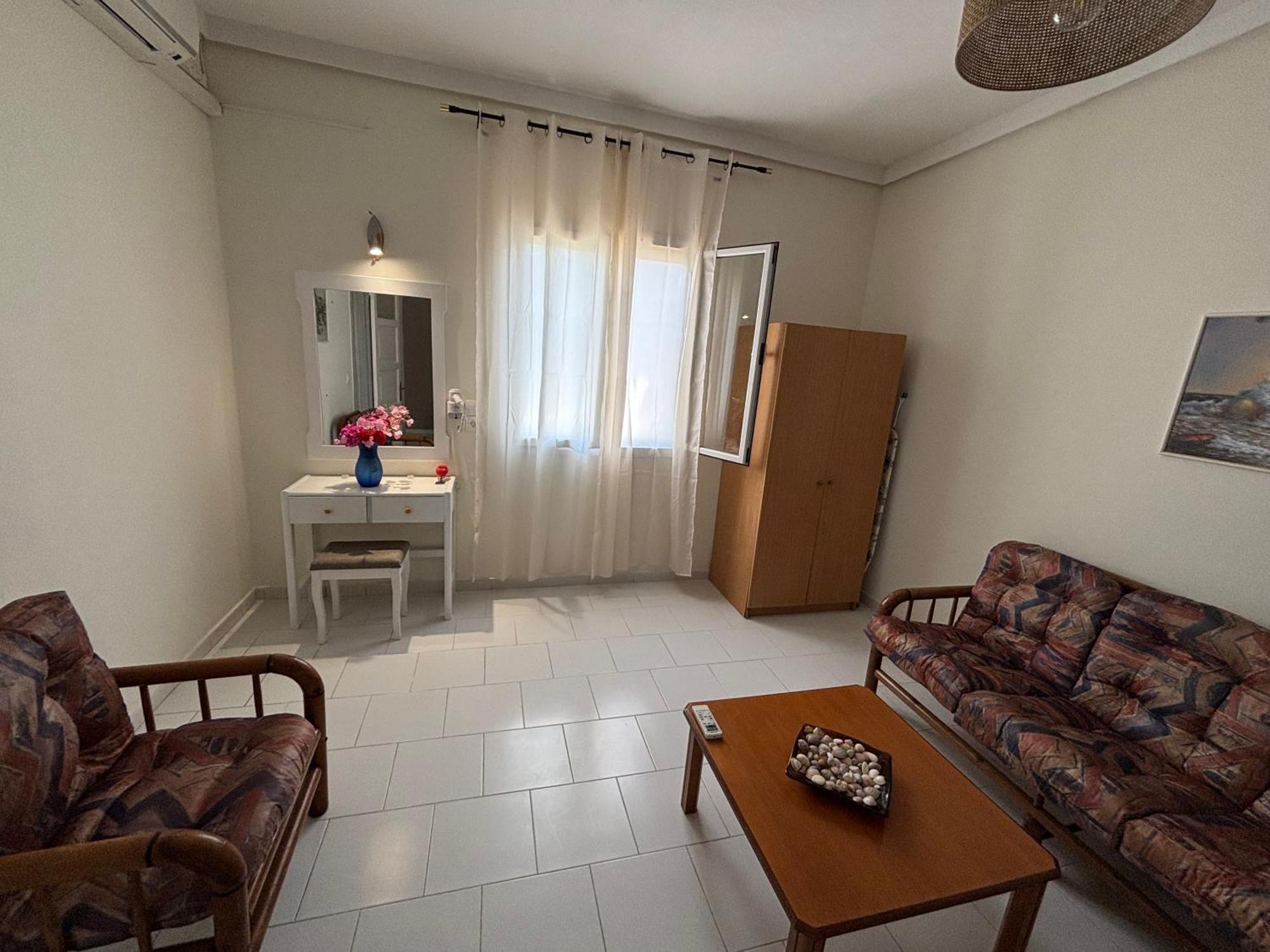 Dolphin Apt & Studios -Near The Beach Appartamento